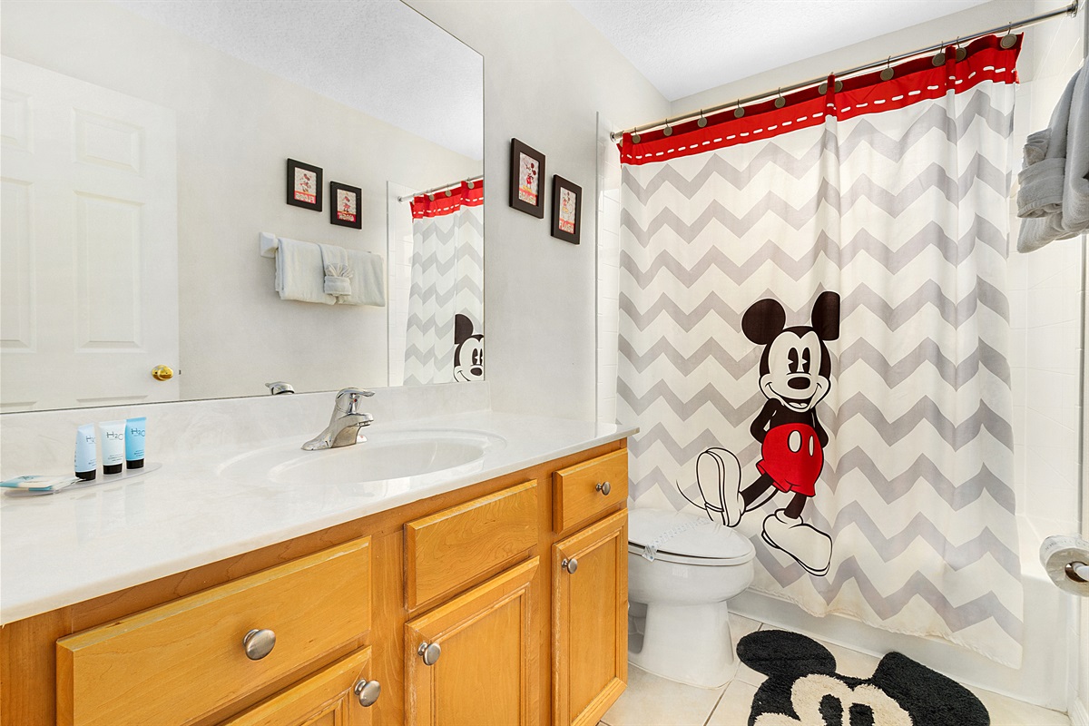 The Mickey shared bath.