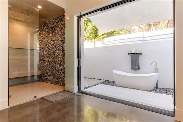 Private outdoor bathroom lounge