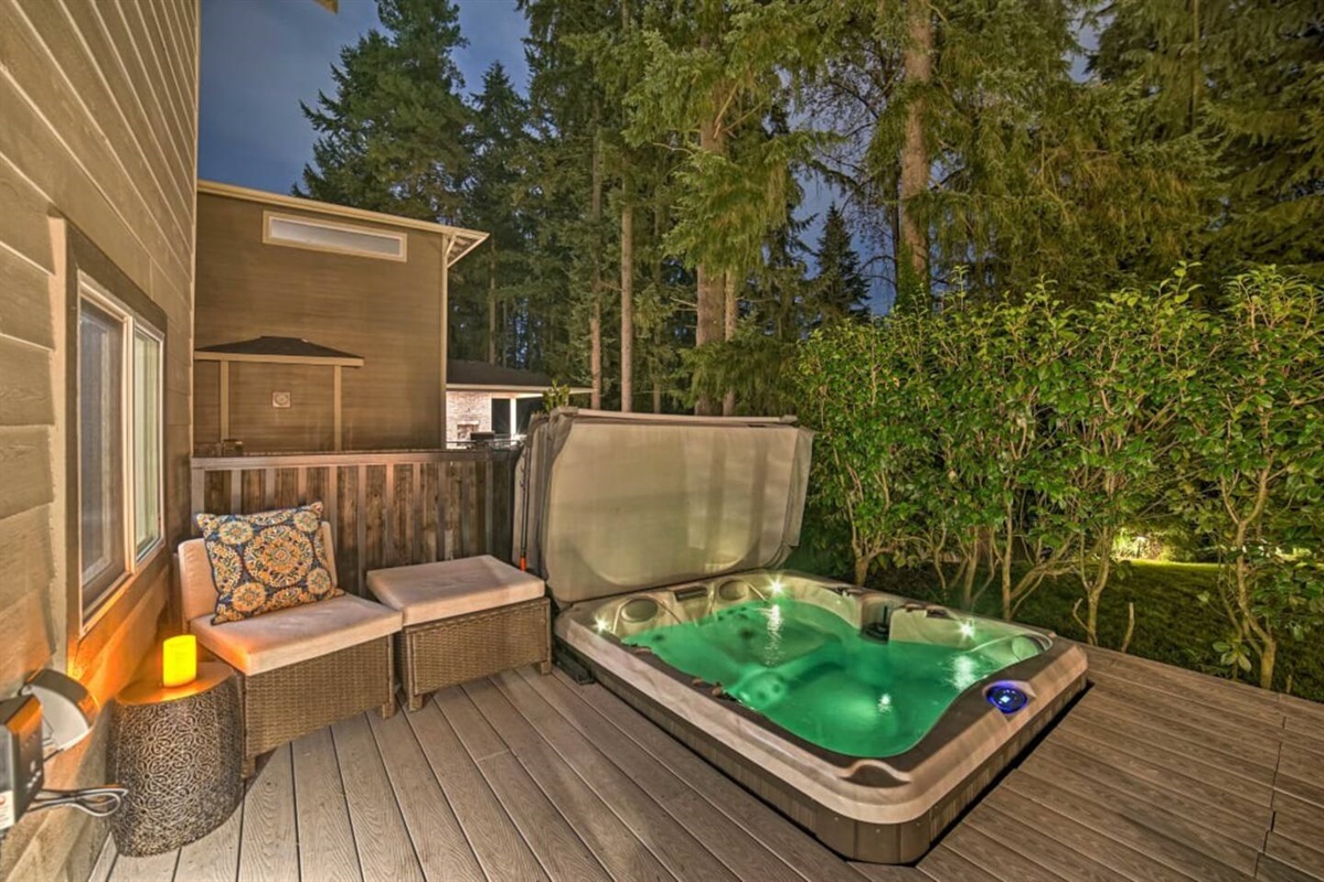 Hot Tub on the lower deck