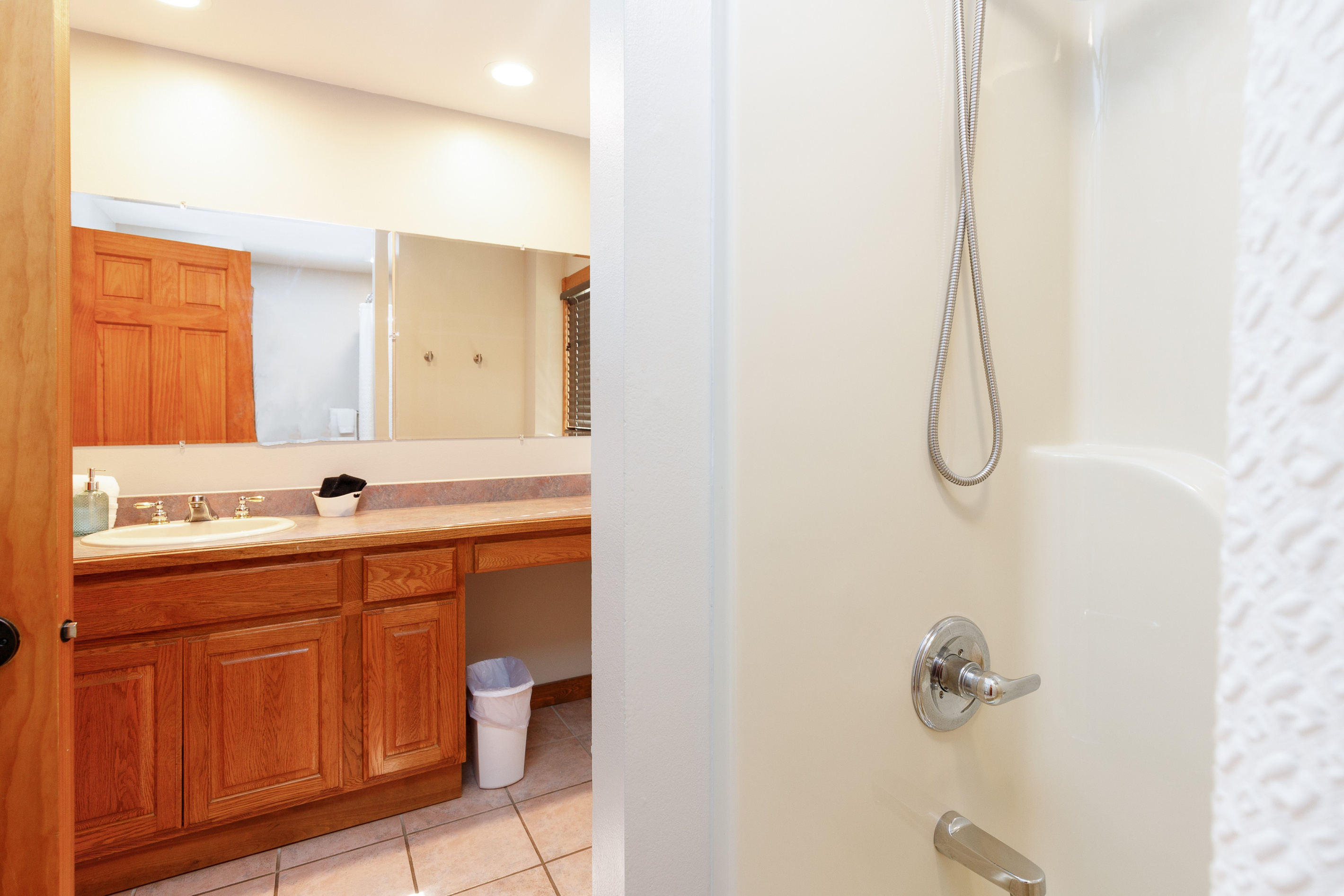 Full ensuite bathroom for Bedroom 4