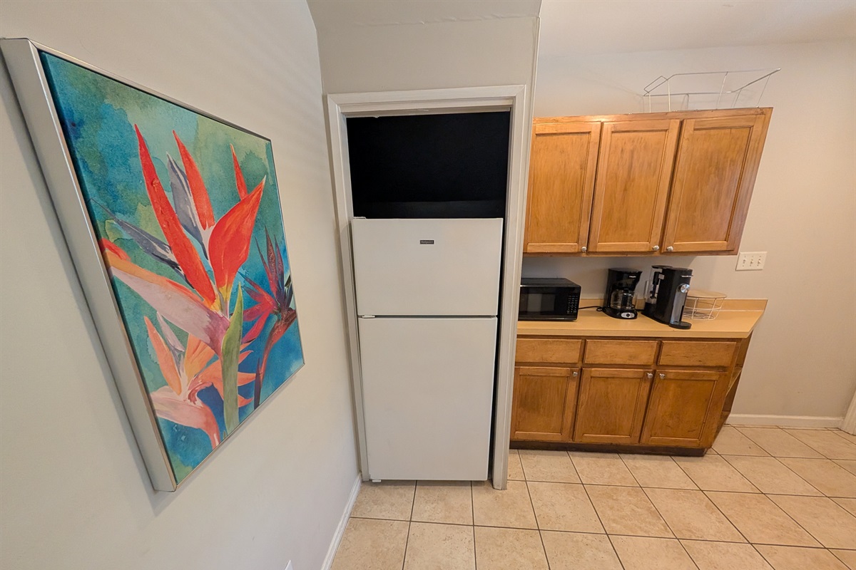 Refrigerator & 2 coffee makers