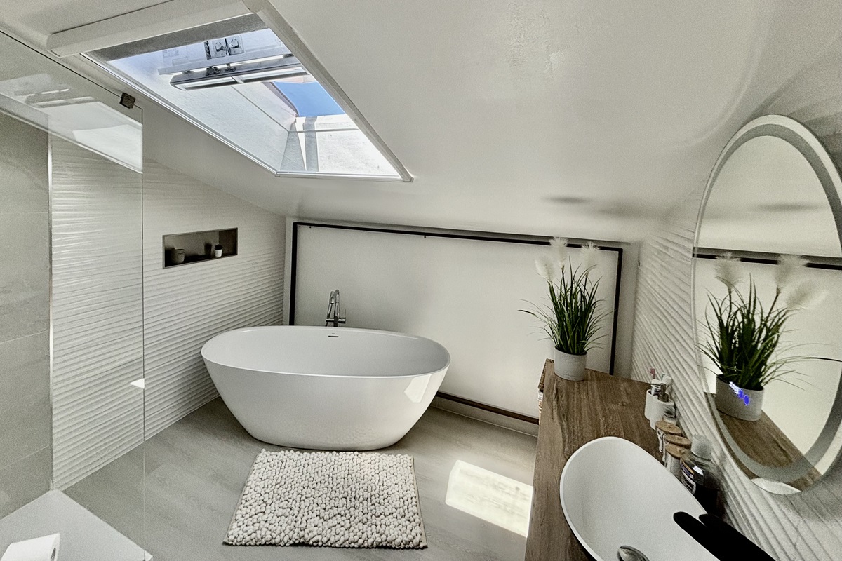 Upstairs Full Bath