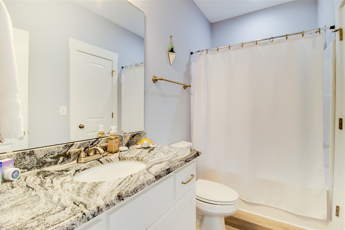 Simple, serene bathroom design that keeps the space feeling open and relaxing