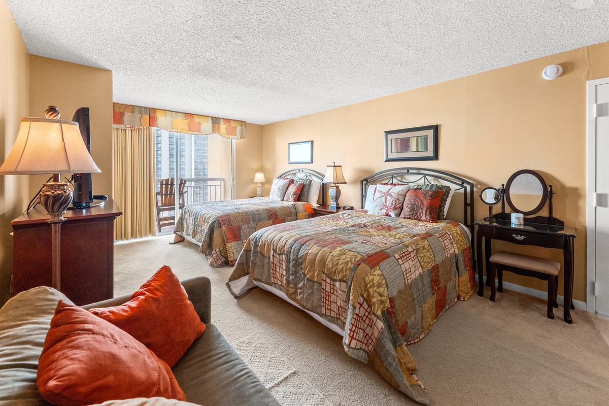 3rd Bedroom with 2 queen beds, kitchenette and ensuite