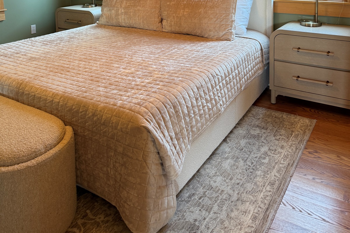 Enjoy the serenity of your primary bedroom with ensuite bathroom on the 2nd level. The bedroom offers a king size memory foam mattress with the coziest of velvet quilts and plenty of pillows. 