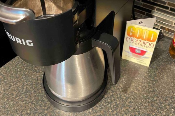 New Kuerig coffee maker uses pods (some provided) OR coffee grounds (provided in freezer). Be sure to use the reverse osmosis water in the Kuerig for best taste. 
