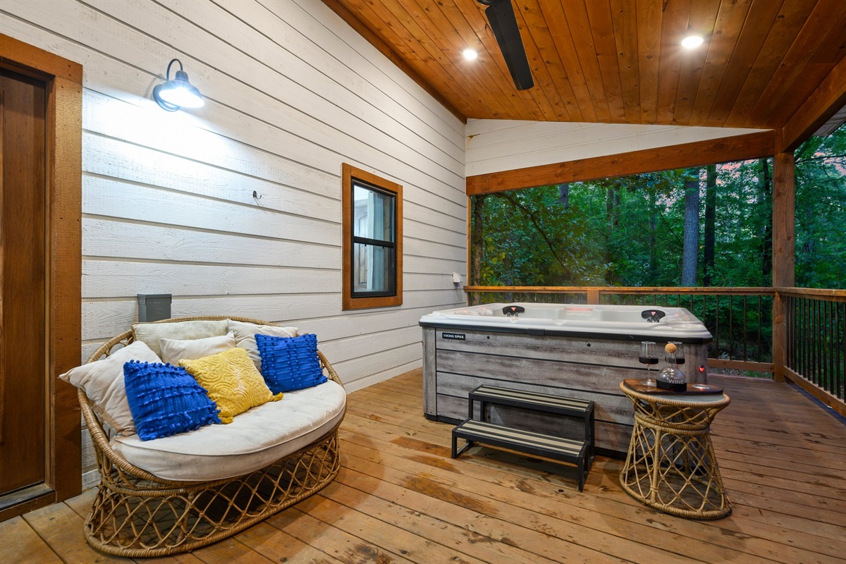 Outdoor Retreat: Unwind in style with a hot tub and tranquil woodland views!