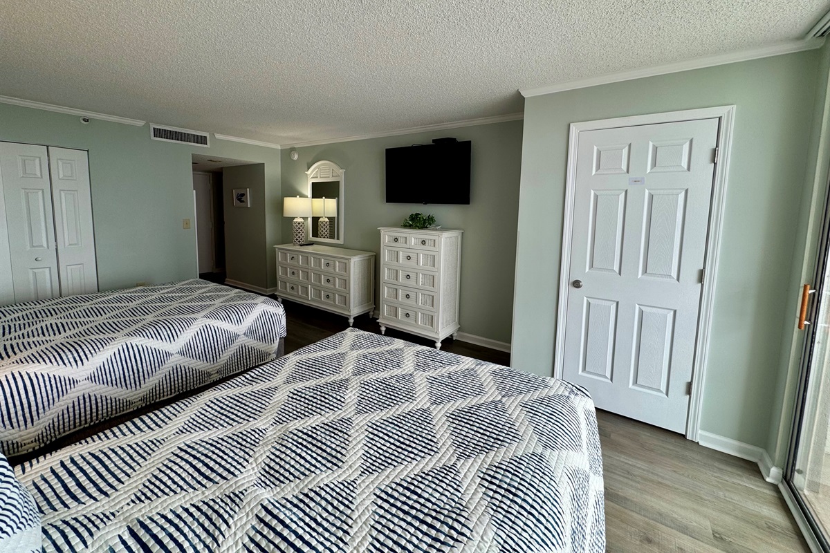 2 Queens in 2nd Bedroom