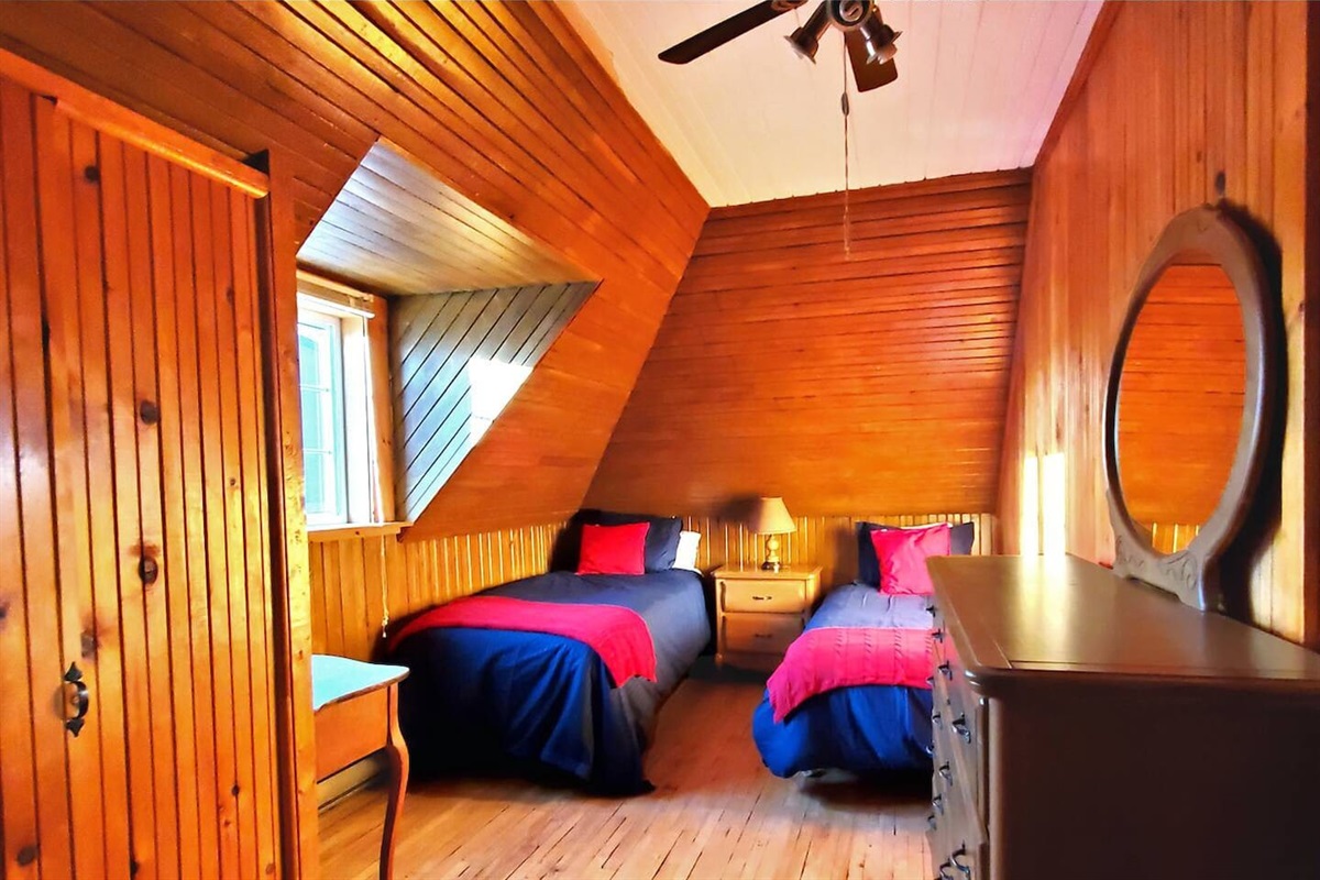 Une autre vue de la Chambre avec 2 lits simples