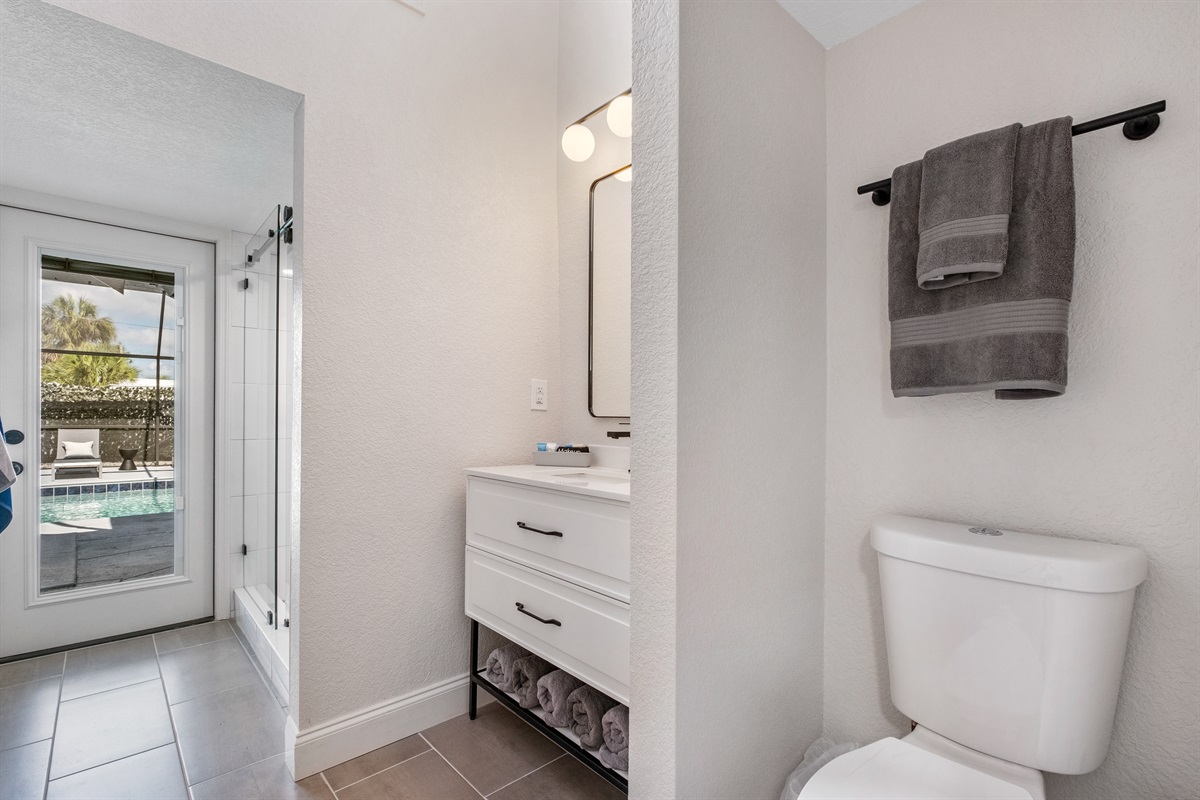 Bathroom 3 with Direct pool access