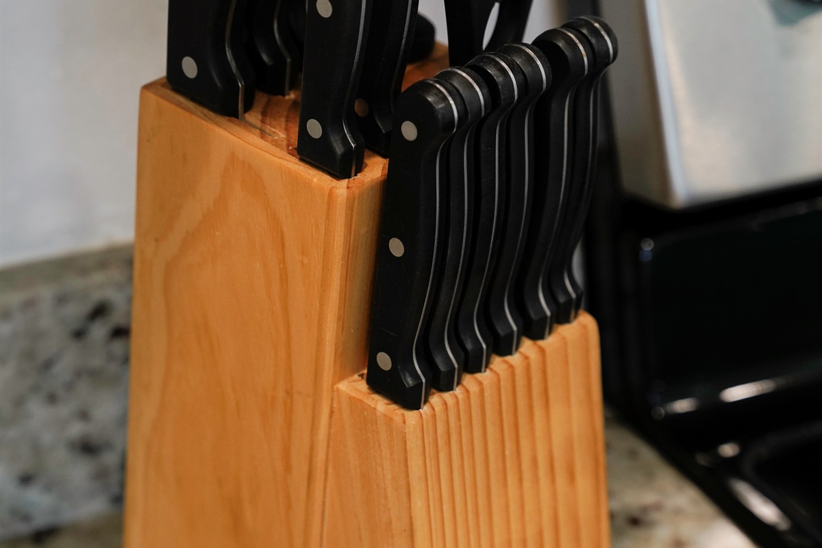 Fully equipped kitchen with a premium knife set