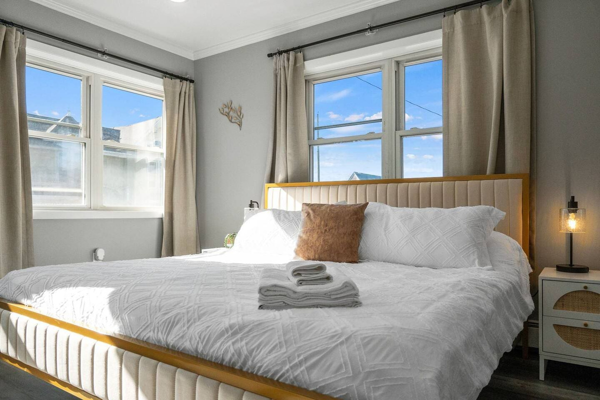 Comfortable bed with fresh towels provided, ensuring a cozy and convenient stay.