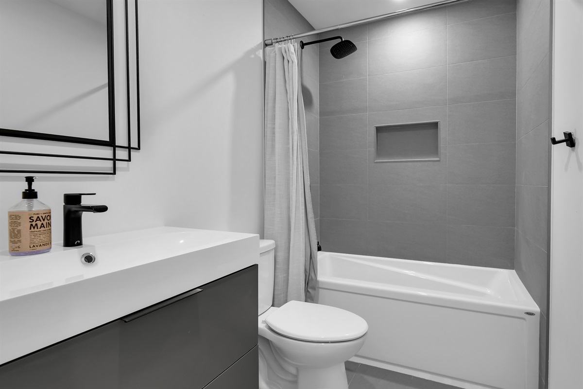 09e2c99c195f489990ce83bd1fe75bed Large