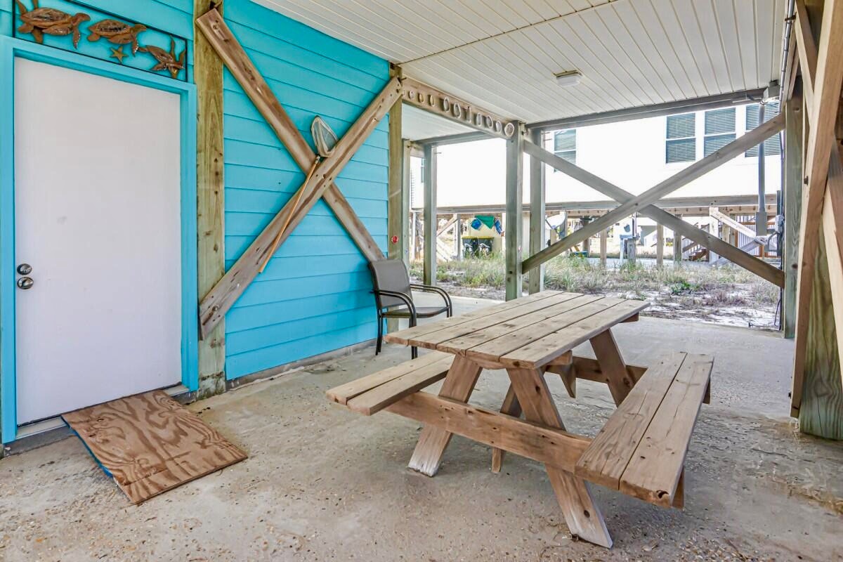 Dinner outside? We’ve got you covered. Fire up the BBQ for a fun family night or enjoy a picnic in the afternoon