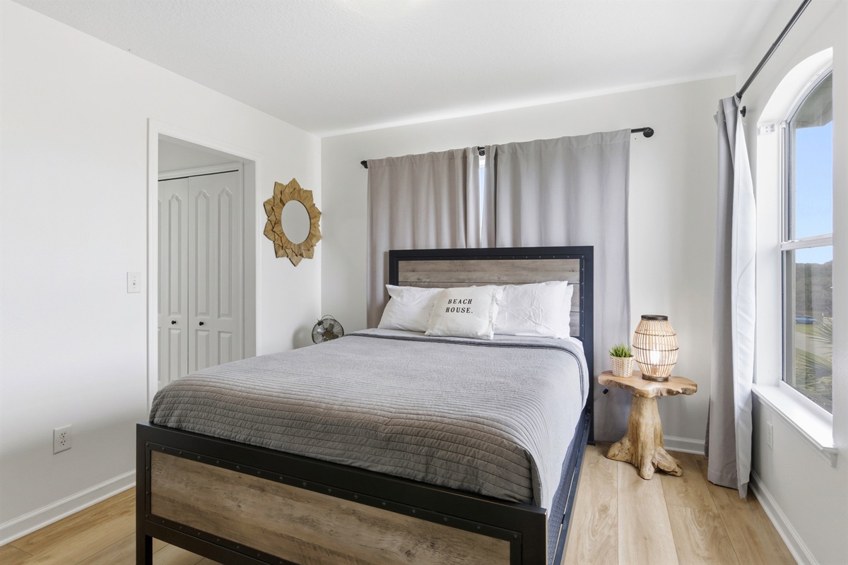 2 second Queen bedroom