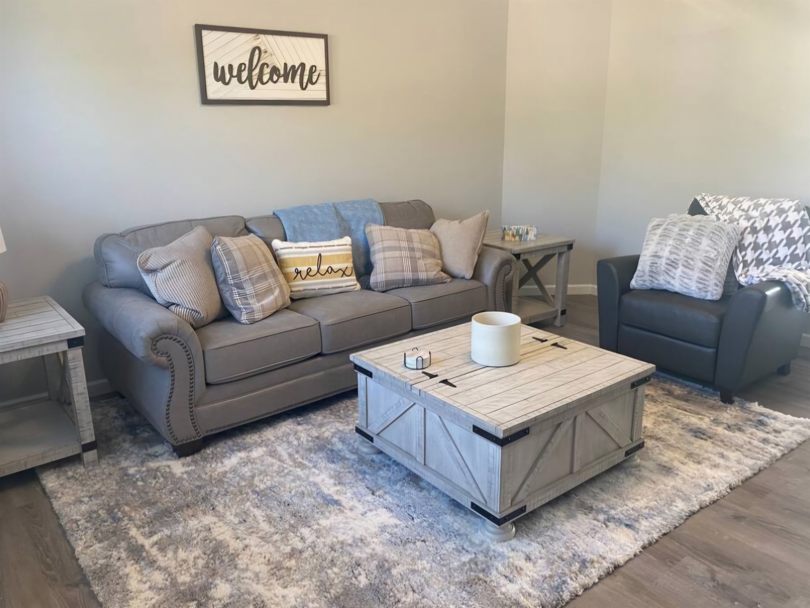 Living Room (Pull Out Bed Couch)