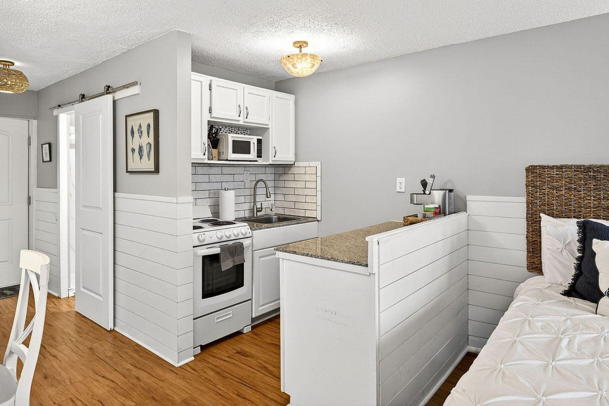 Kitchen with all appliances