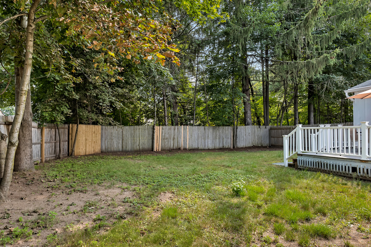 Backyard – Fenced Yard