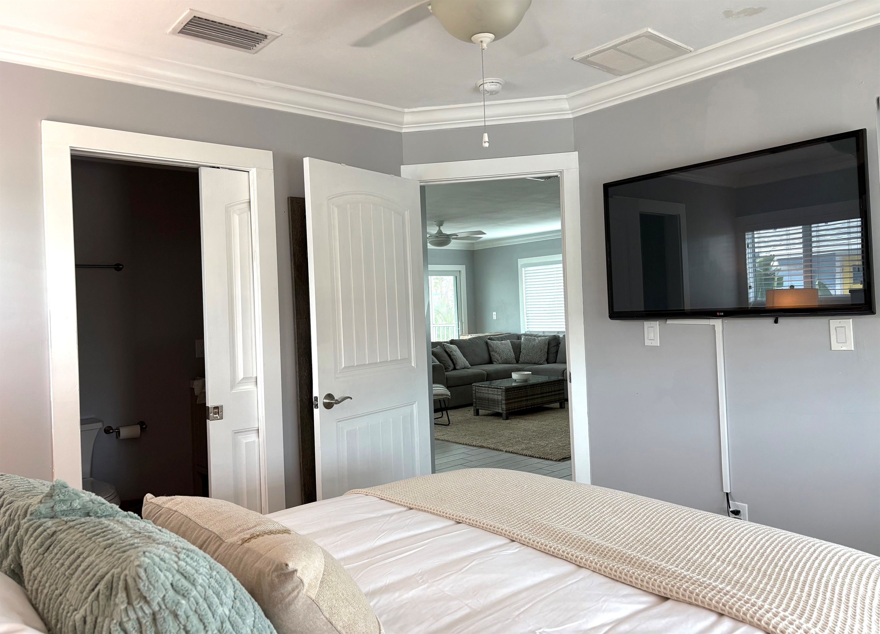 Vista (upper unit) Bedroom 1Alt