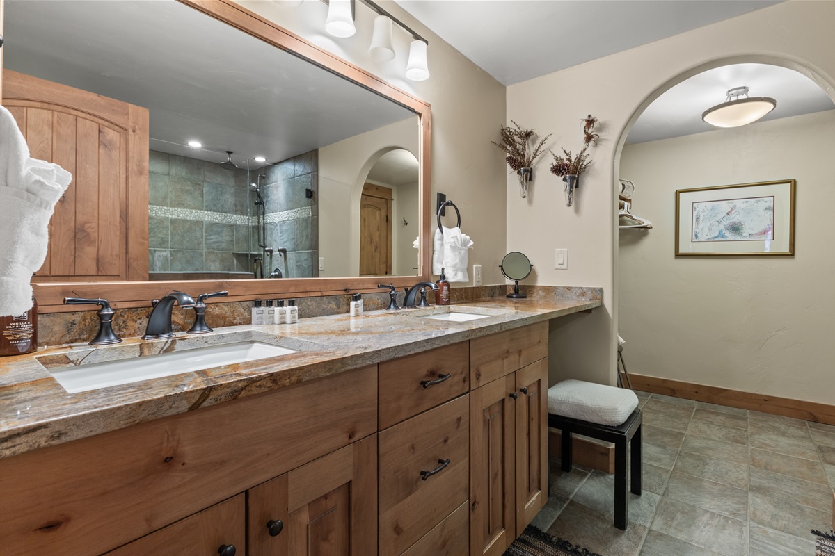 Ensuite Bathroom 1