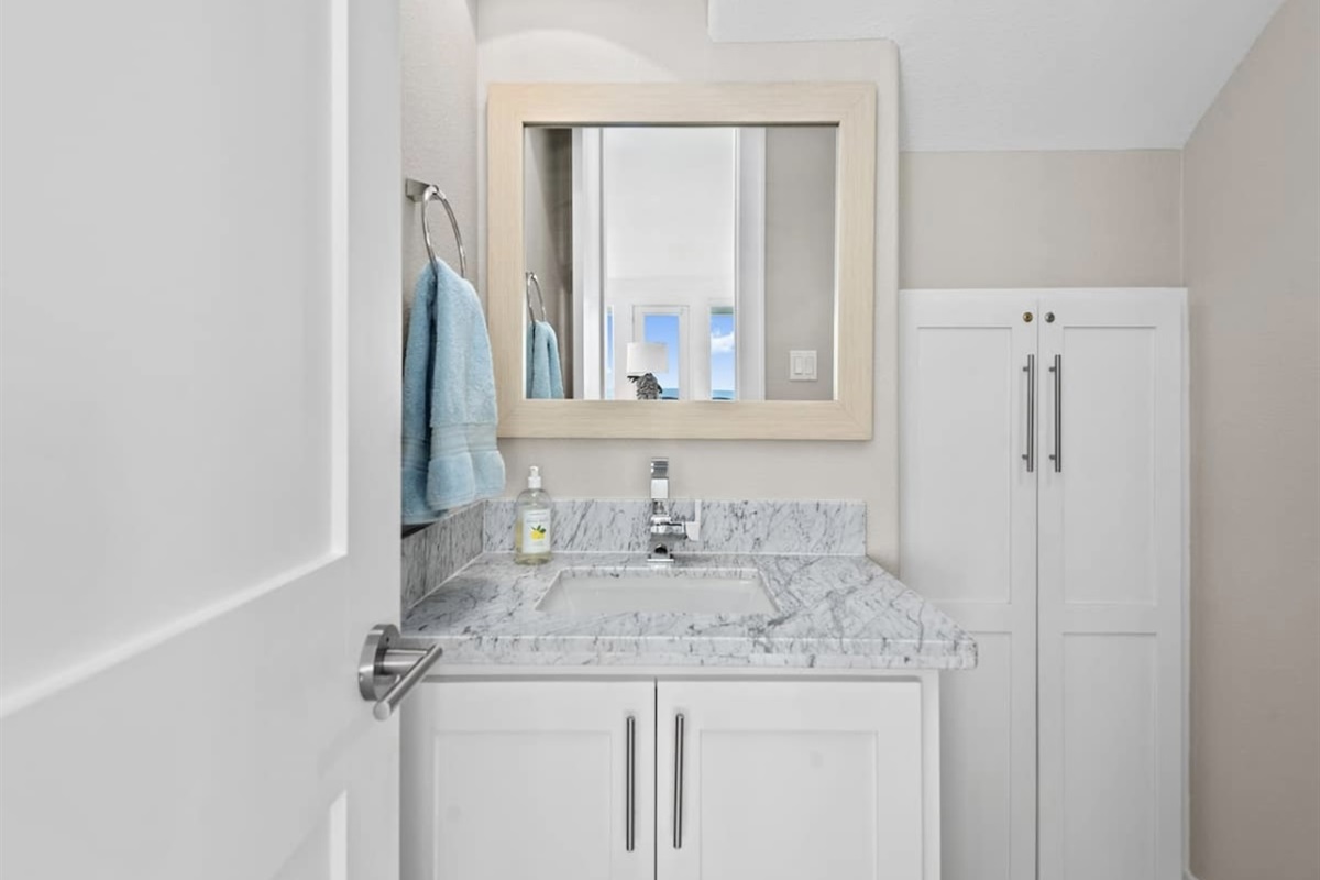 0a0dc450446c4f7f91a7b01c5956ad6c Large | Beachhouse | Texas | TX | Vacation Homes | Galveston | Crystal Beach | Kokomo | Breezy Days | Beachfront Elegance | Sunrise Serenity | Southern Sands Property Management, LLC