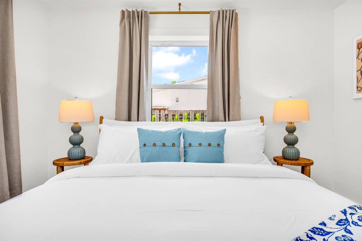 Elegant and tranquil, this second King suite features soft, natural tones, designer lighting, and plush bedding for a restful night’s sleep. Surrounded by sunlit windows with tropical pool views,