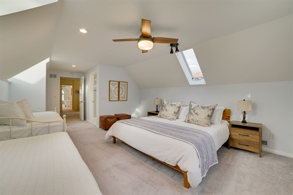Master King Bedroom - King & 2 Twins - Full en suite bathroom