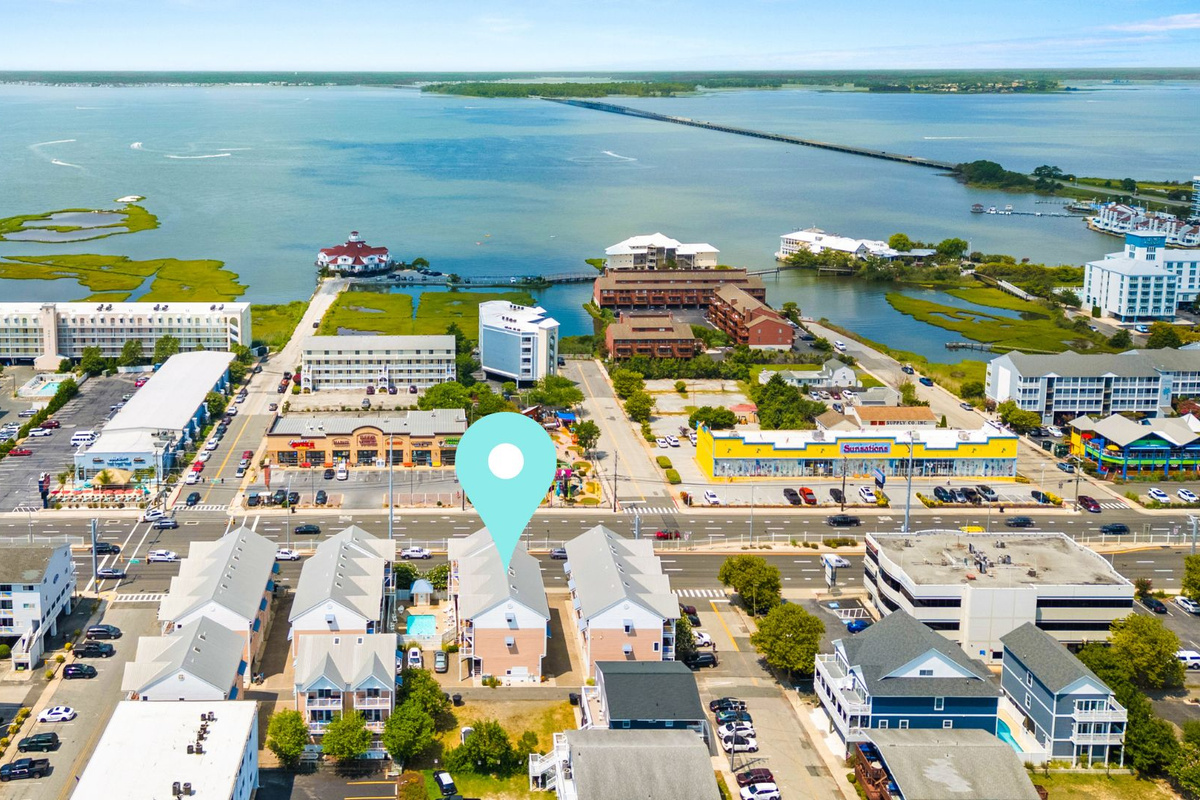 Bad Monkey, Fagers, Mackey's, Seacrets, all a short walk!