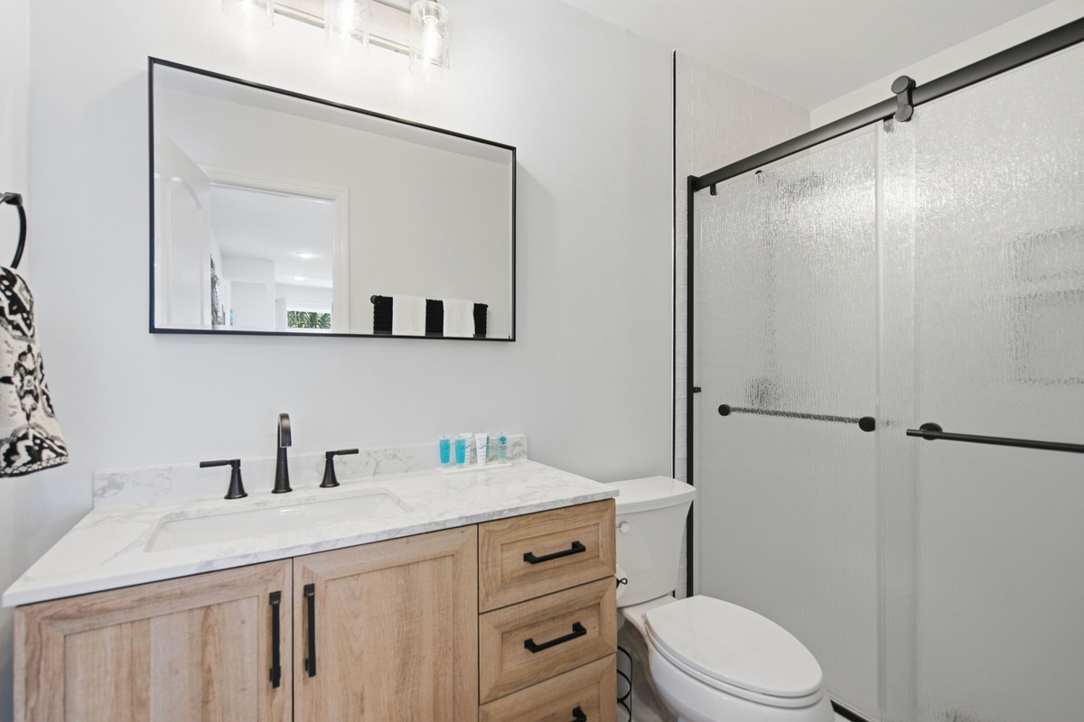 Bath linens provided