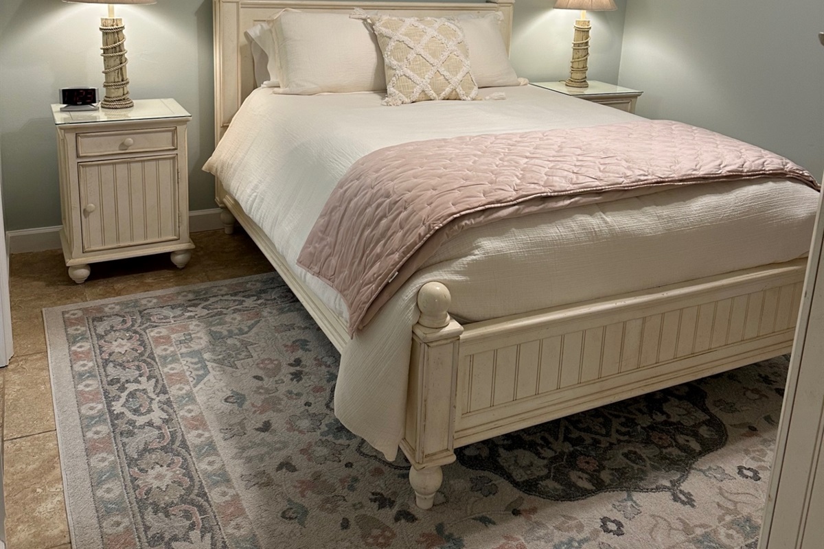 Second bedroom with queen bed