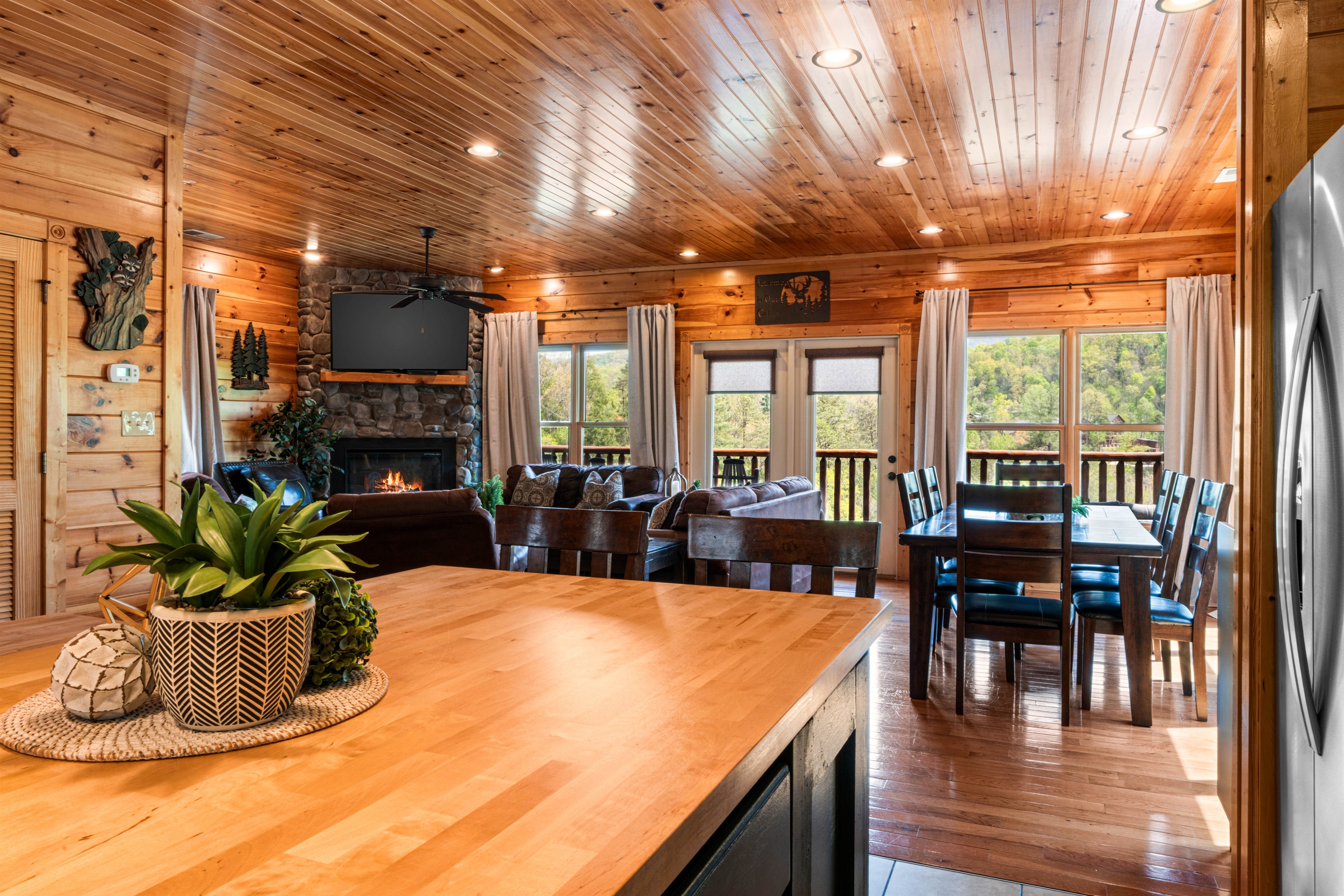 Open layout on the main floor and space for your everyone in your group.
