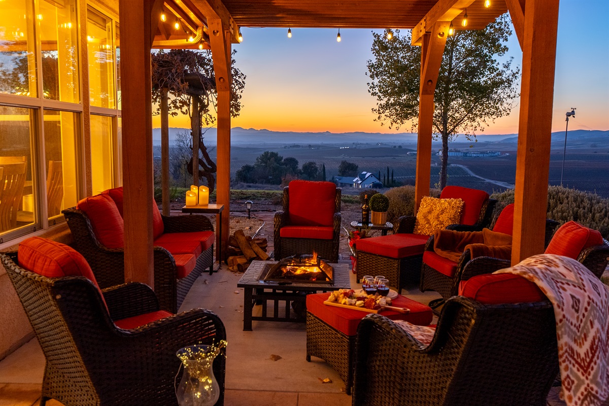 Gorgeous vineyard views and seating for 8.