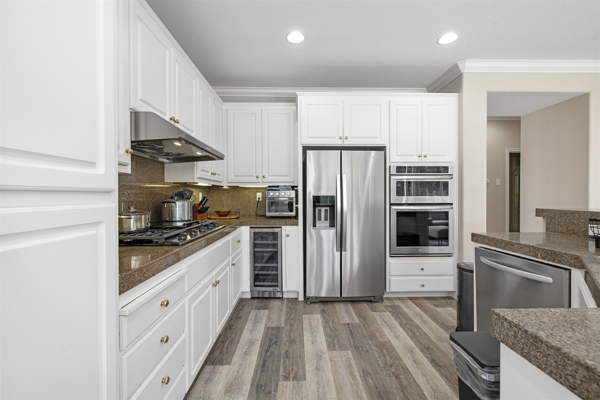 Prepare your delicious meal in our fully equipped kitchen that has the basic things you need, from pots and pans to coffee and tea. 