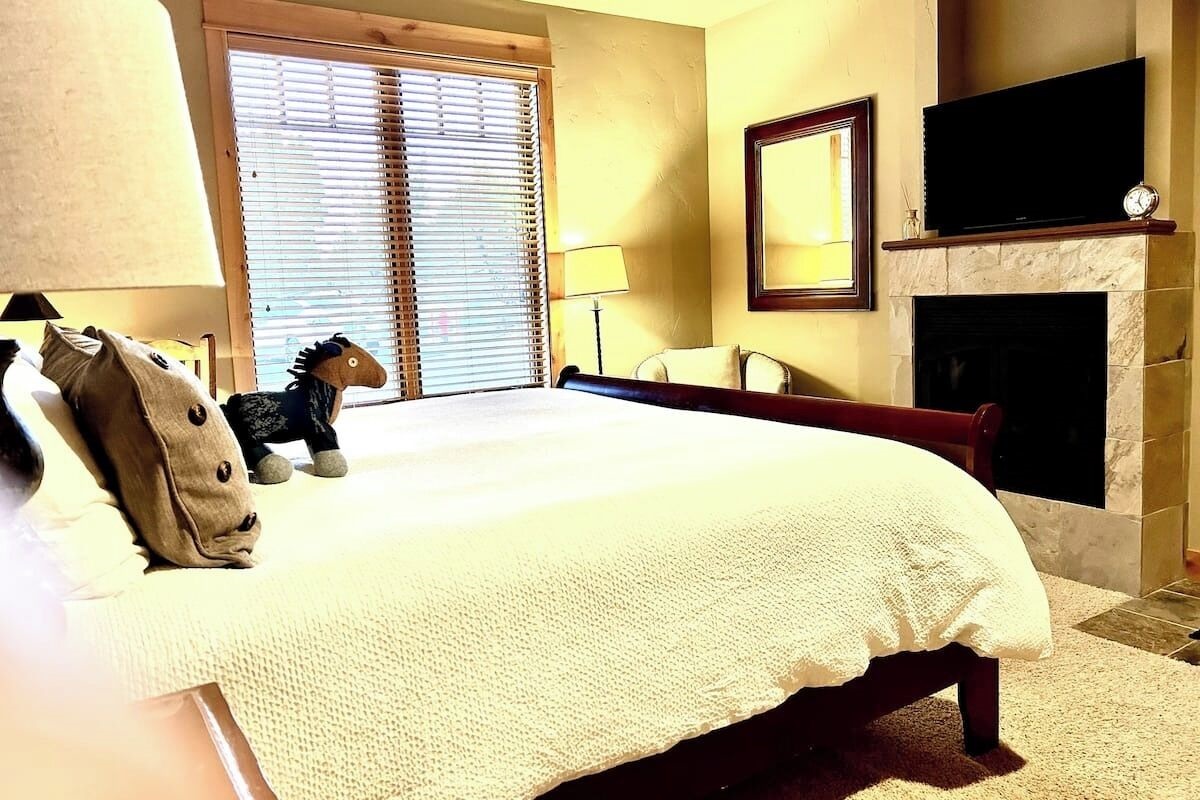 2nd bedroom with separate entrance and private outdoor sitting area