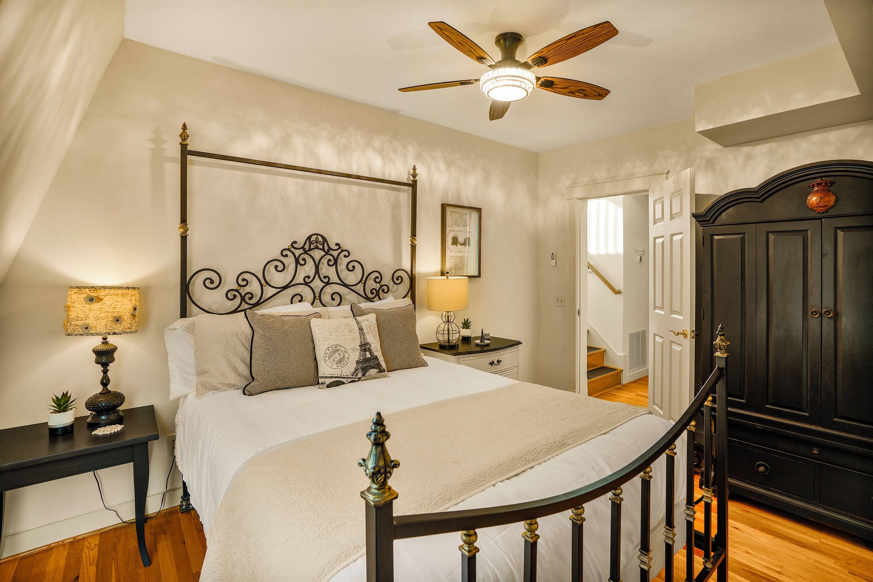 BR2: 2nd level queen bedroom
