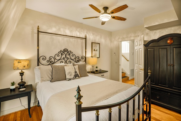 BR2: 2nd level queen bedroom
