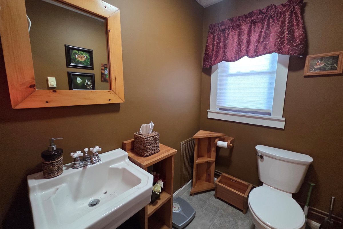 Downstairs half bath!