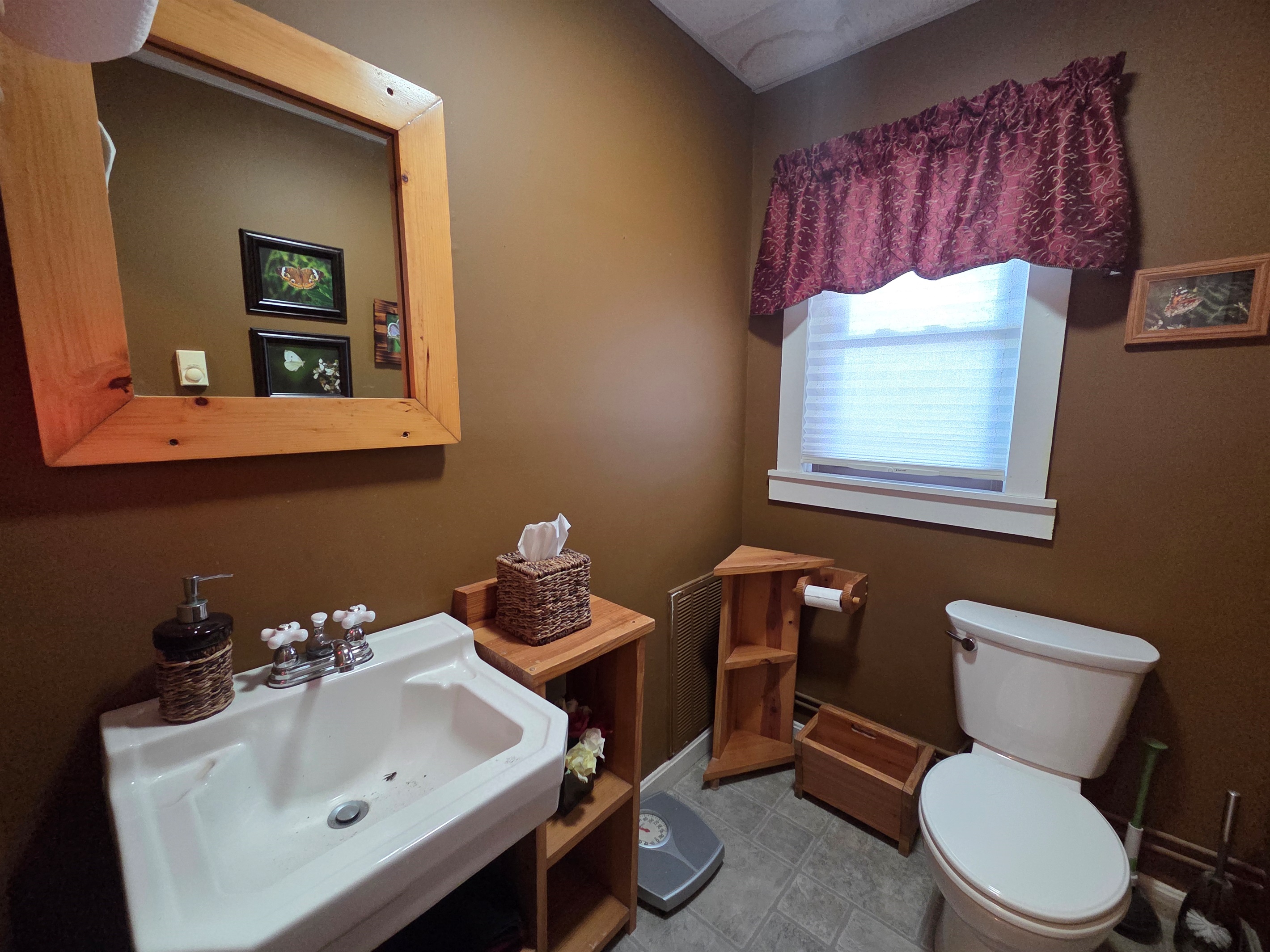 Downstairs half bath!