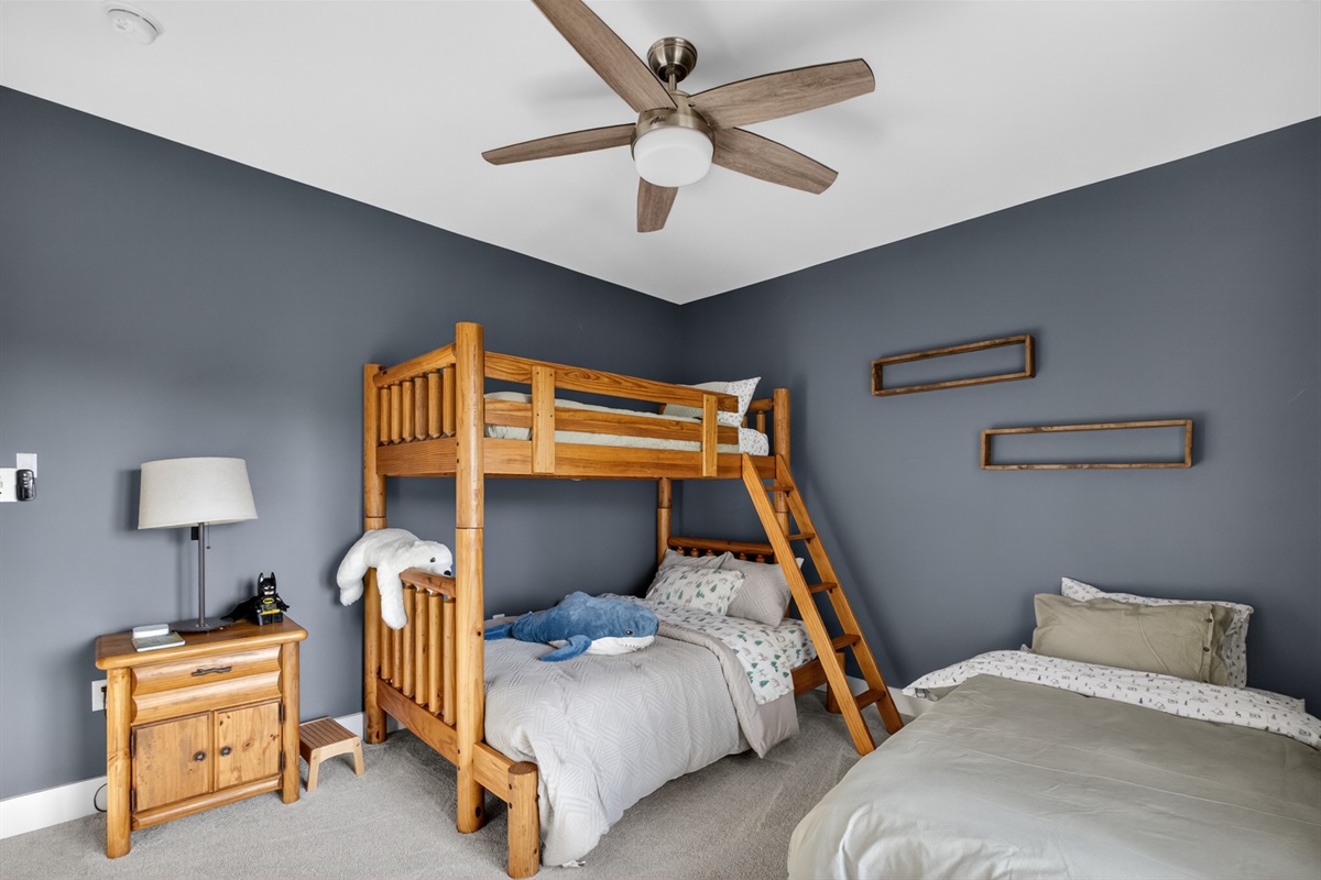Family- friendly bunk room (twin over full)