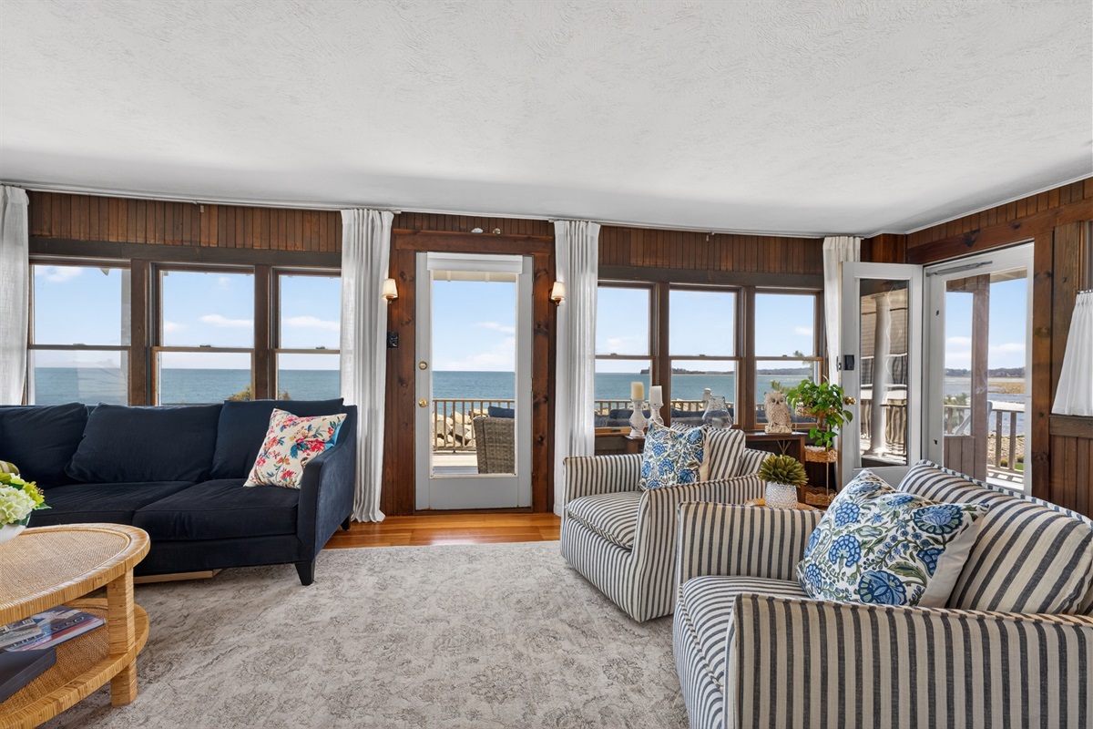 Settle into this charming retreat with comfortable seating and a peaceful atmosphere that feels just like home by the sea. 🐚