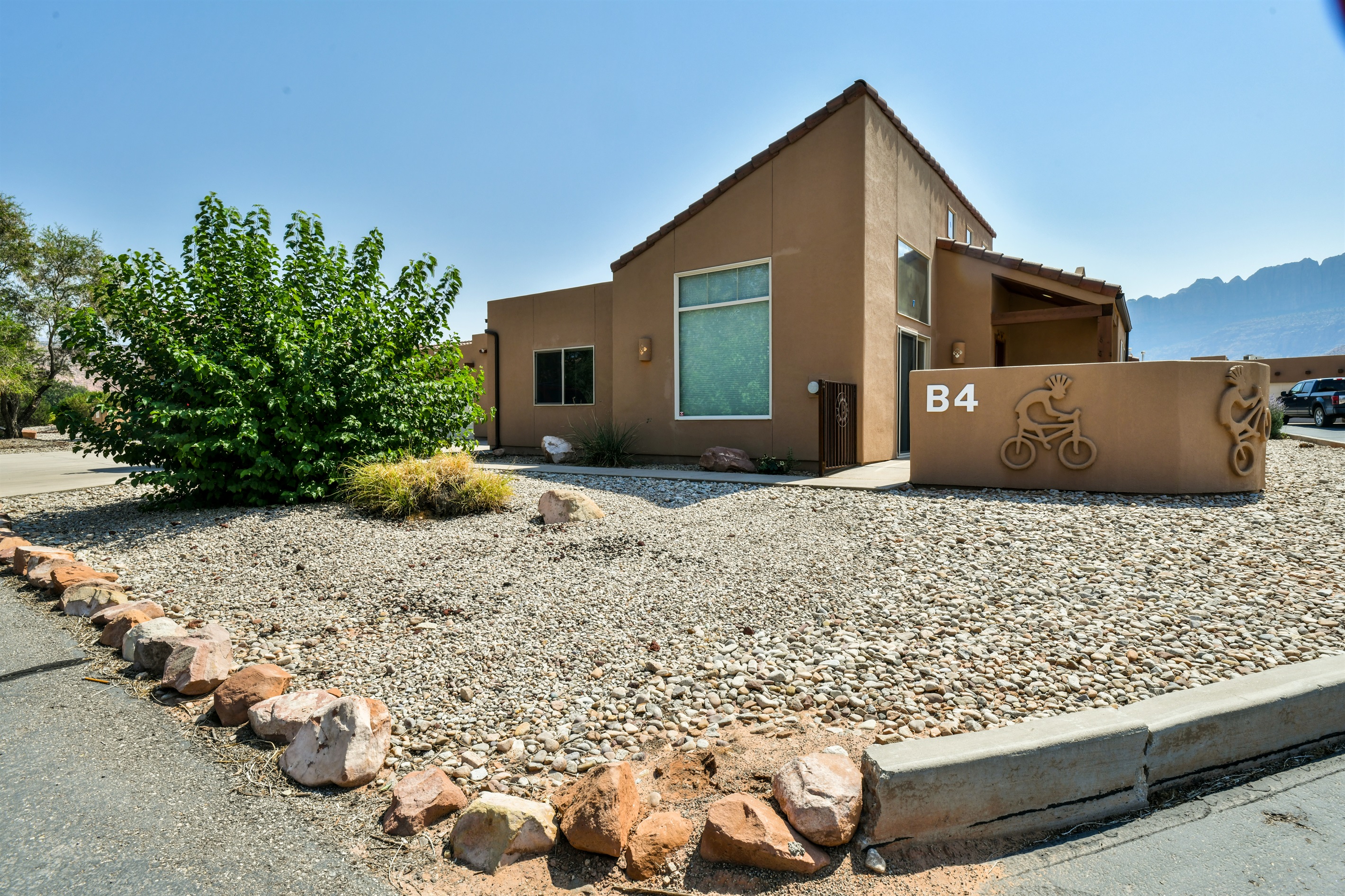Red Rock Haven with Garage, Pool & Hot Tub
