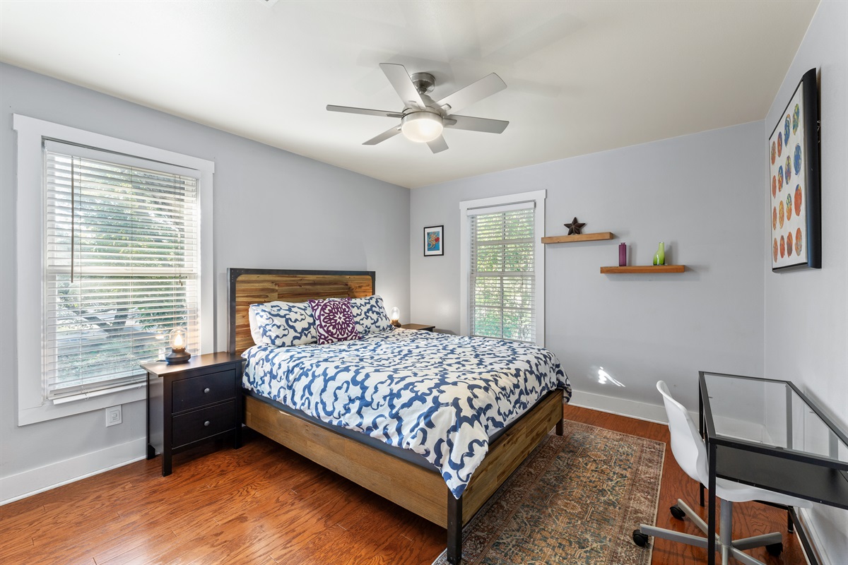 2nd Bedroom with workspace and a Smart TV has been added.