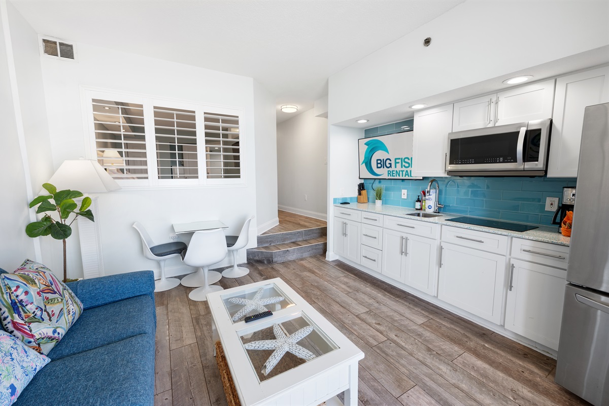 Living Room with Stunning Views🌊☀️