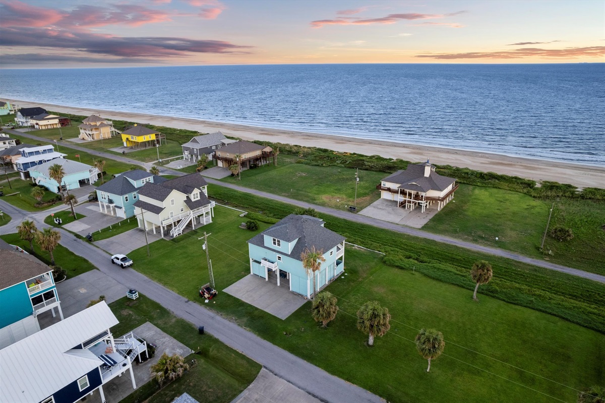 0a6632e725a14ed68be2b799e4f141c2 Large | Beachhouse | Texas | TX | Vacation Homes | Galveston | Crystal Beach | Kokomo | Breezy Days | Beachfront Elegance | Sunrise Serenity | Southern Sands Property Management, LLC