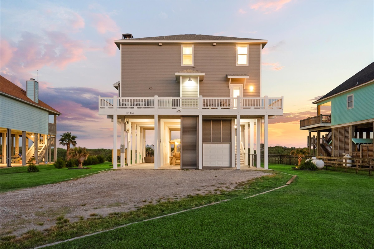 0a71d0659fee4c4b875ecc3a6c8a7f1d Large | Beachhouse | Texas | TX | Vacation Homes | Galveston | Crystal Beach | Kokomo | Breezy Days | Beachfront Elegance | Sunrise Serenity | Southern Sands Property Management, LLC