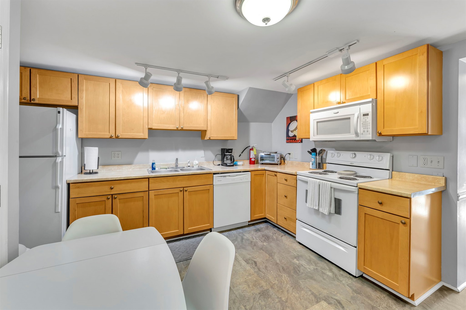 Creamery Apt 7 kitchen / dining area