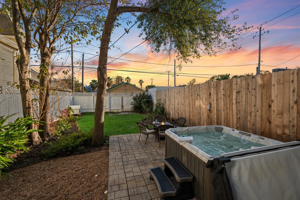 0a7bafb2039b43c58a681a9f3f3d21c5 Large | Beachhouse | Texas | TX | Vacation Homes | Galveston | Crystal Beach | Kokomo | Breezy Days | Beachfront Elegance | Sunrise Serenity | Southern Sands Property Management, LLC