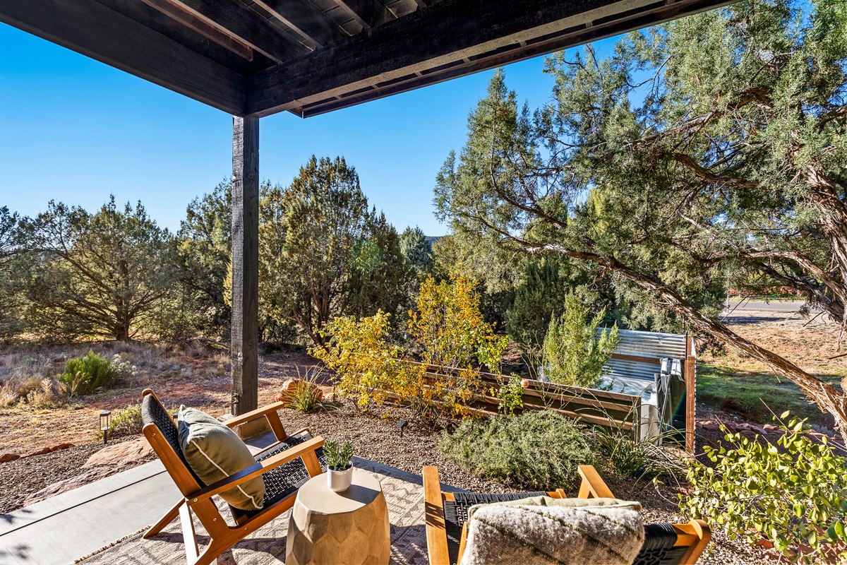 Relax on the private guesthouse patio with comfortable seating, peaceful desert views, and a tranquil Sedona setting.
