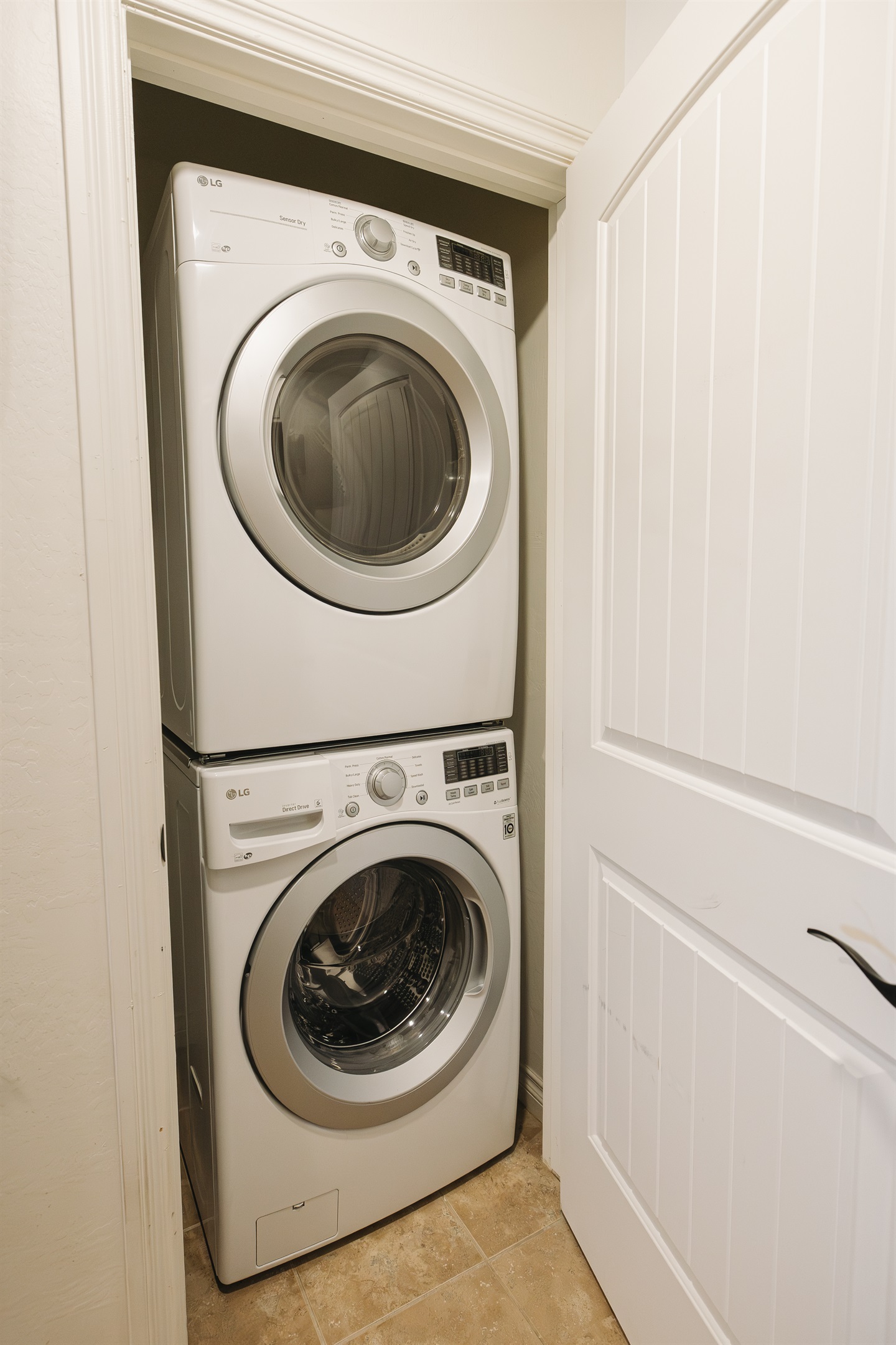 In-unit washer and dryer for added convenience during your stay. Perfect for families, ski trips, and extended stays at this cozy Pinetop mountain condo.