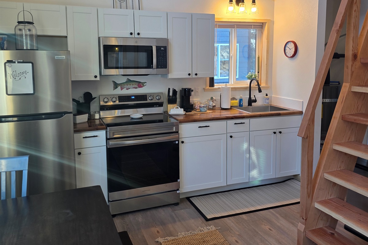 Kitchen and dining area.